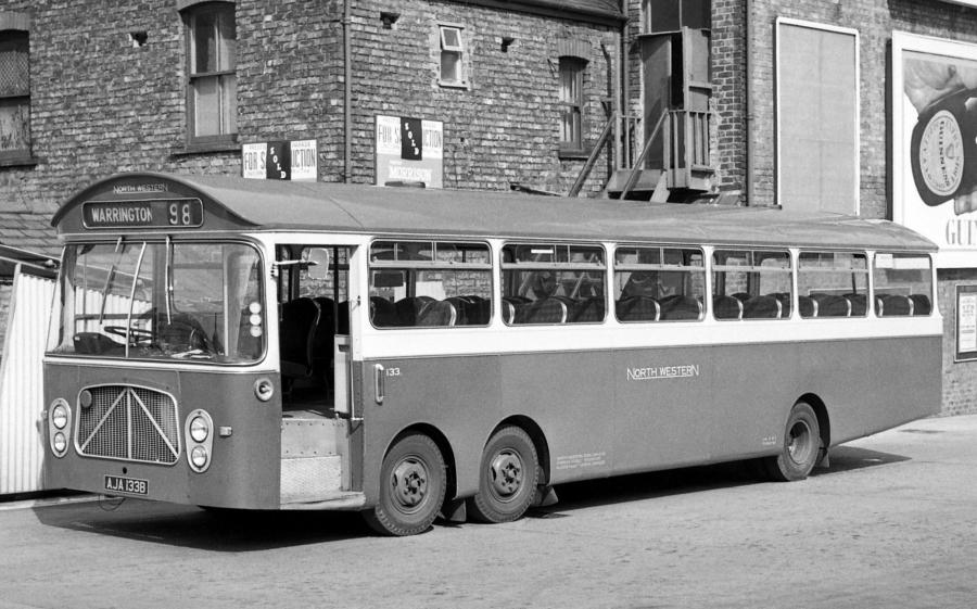 Bedford VAL14 Strachans (B52F) '1964